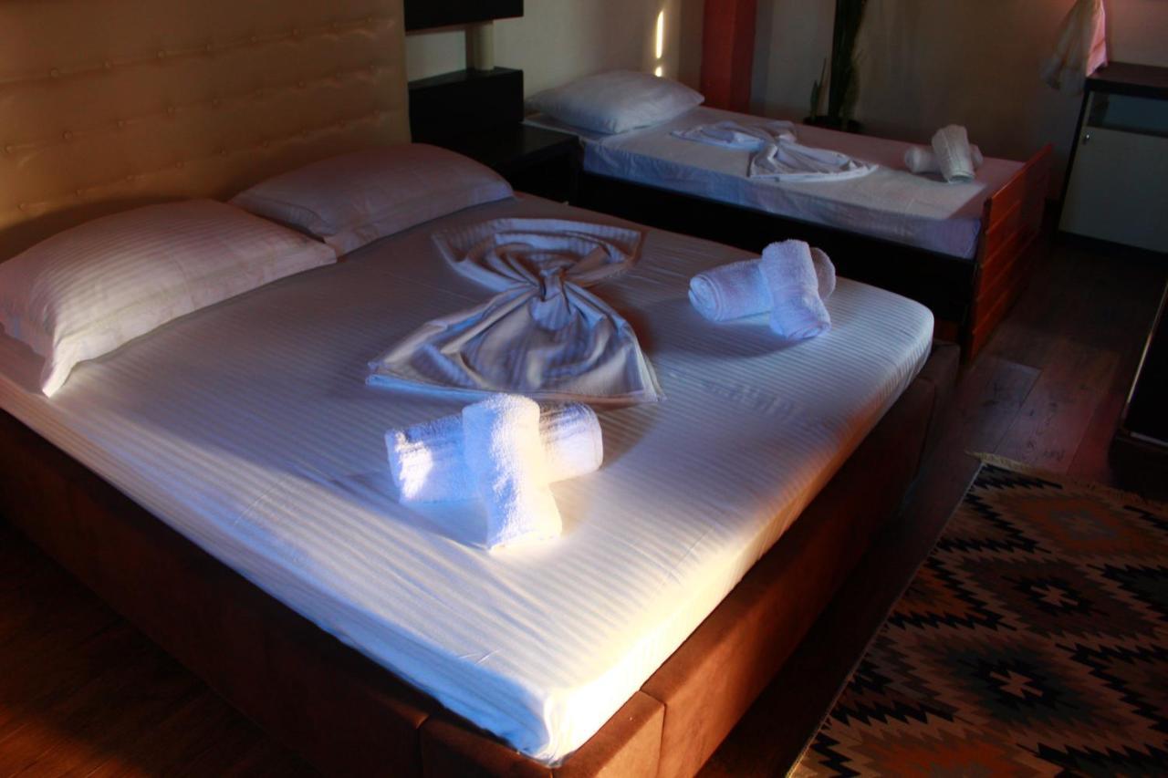 2 Kitarat Bb Bed & Breakfast Vlorë Eksteriør bilde