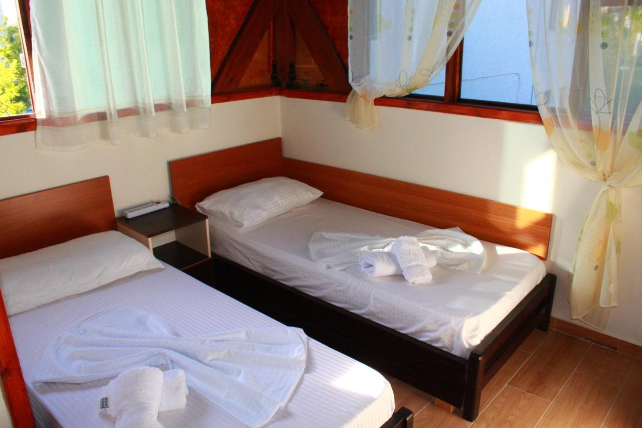 2 Kitarat Bb Bed & Breakfast Vlorë Eksteriør bilde