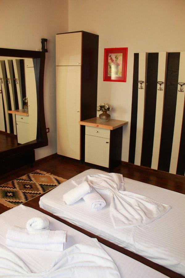 2 Kitarat Bb Bed & Breakfast Vlorë Eksteriør bilde