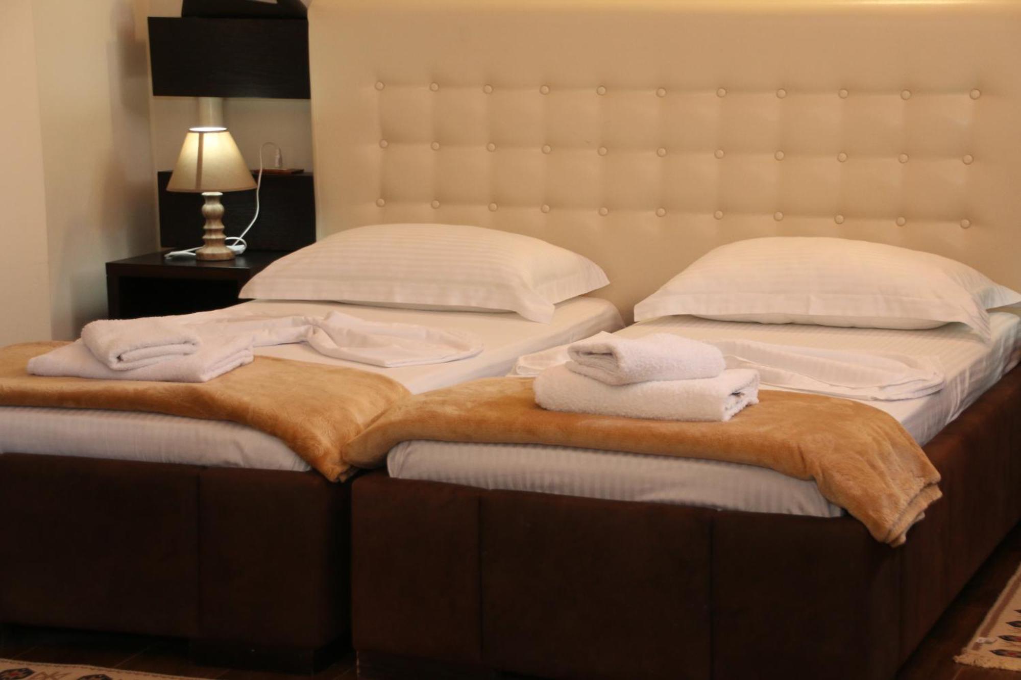 2 Kitarat Bb Bed & Breakfast Vlorë Eksteriør bilde