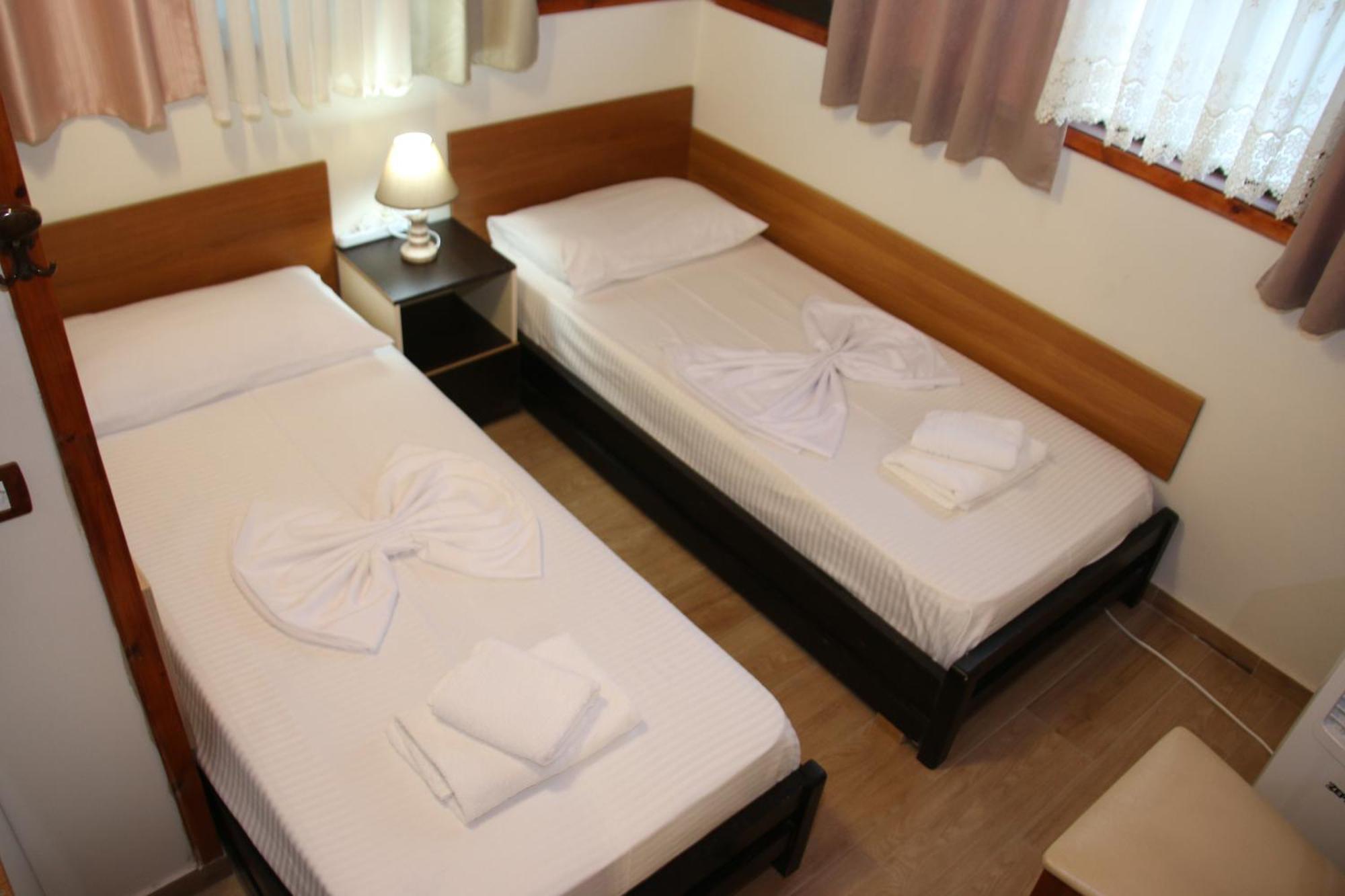 2 Kitarat Bb Bed & Breakfast Vlorë Eksteriør bilde